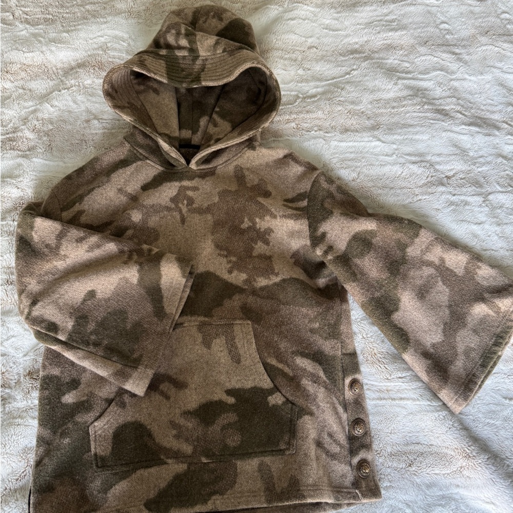 Camouflage Hooded Poncho — Size M